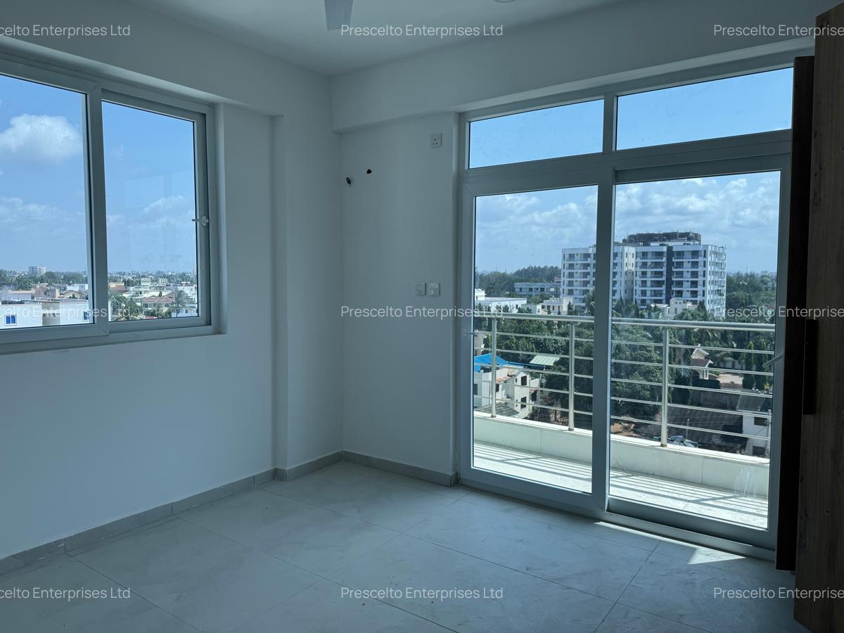 2 Bed Apartment with En Suite at Off Links Road - 10