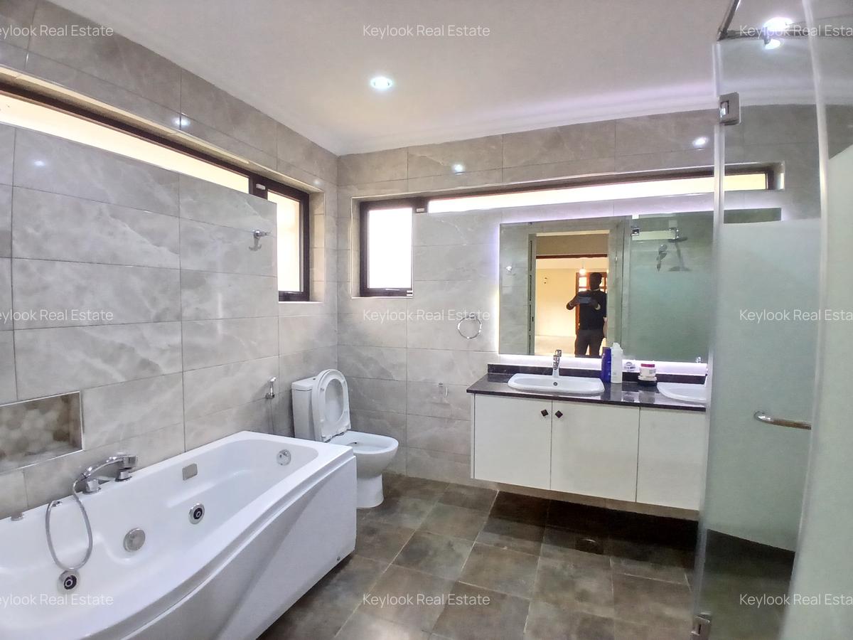 4 Bed Townhouse with En Suite at Lavington - 16