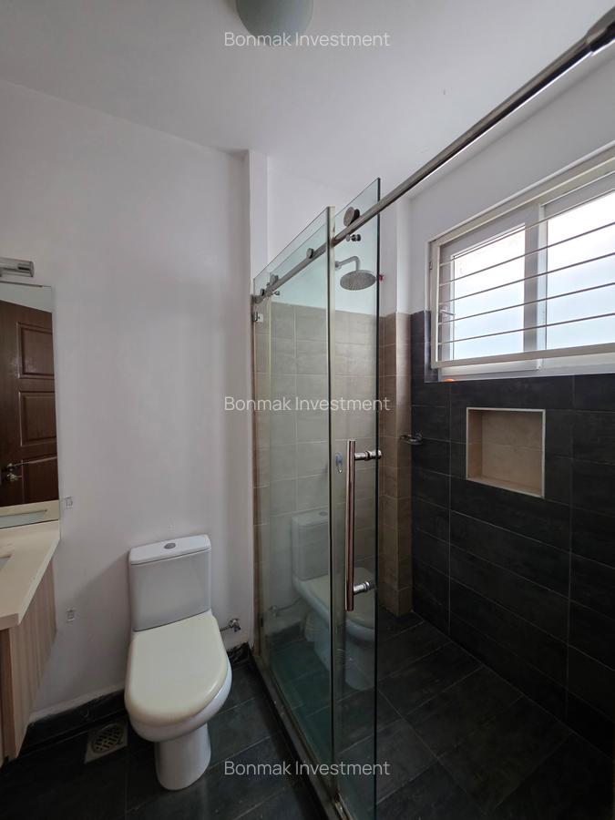 5 Bed Townhouse with En Suite at Lavington Green - 19