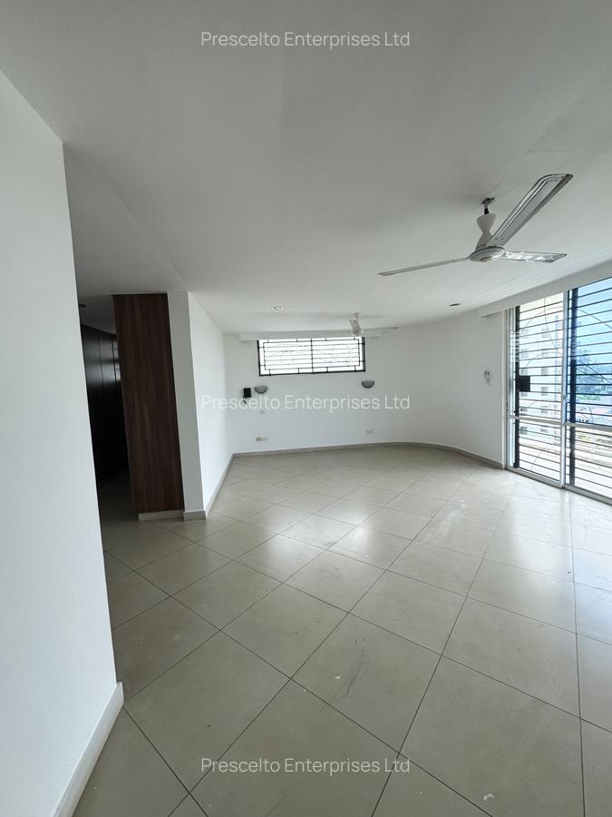 4 Bed Apartment with En Suite at Greenwood - 12