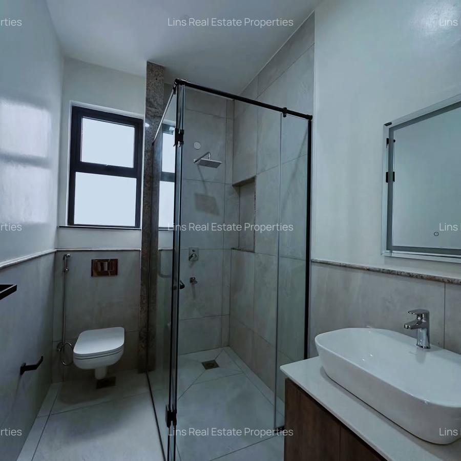 5 Bed Townhouse with En Suite in Lavington - 14