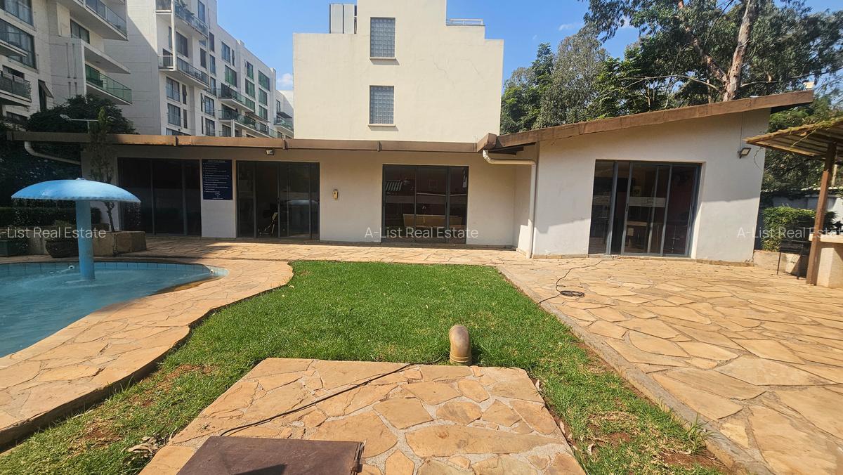 4 Bed Townhouse with En Suite at Garden City - 18