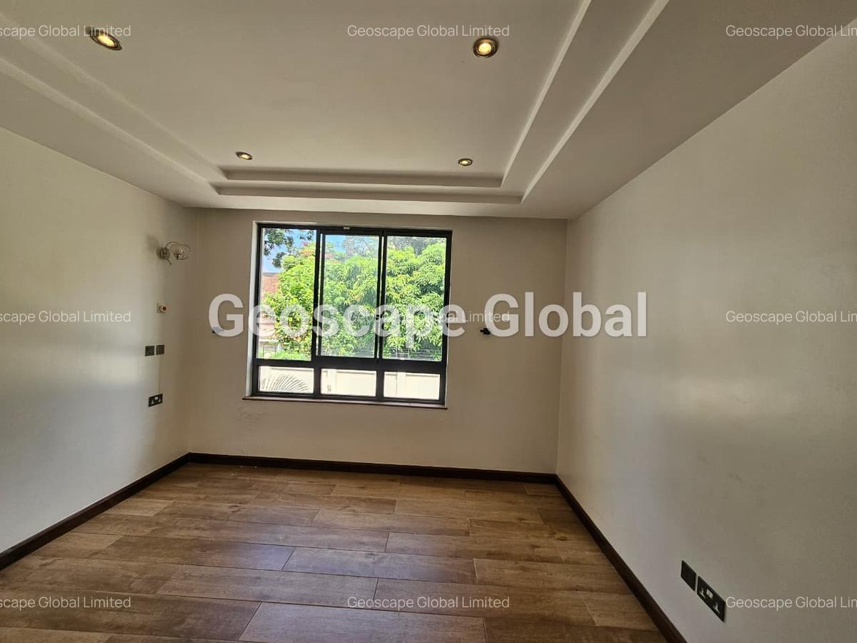 5 Bed Townhouse with En Suite in Lavington - 7