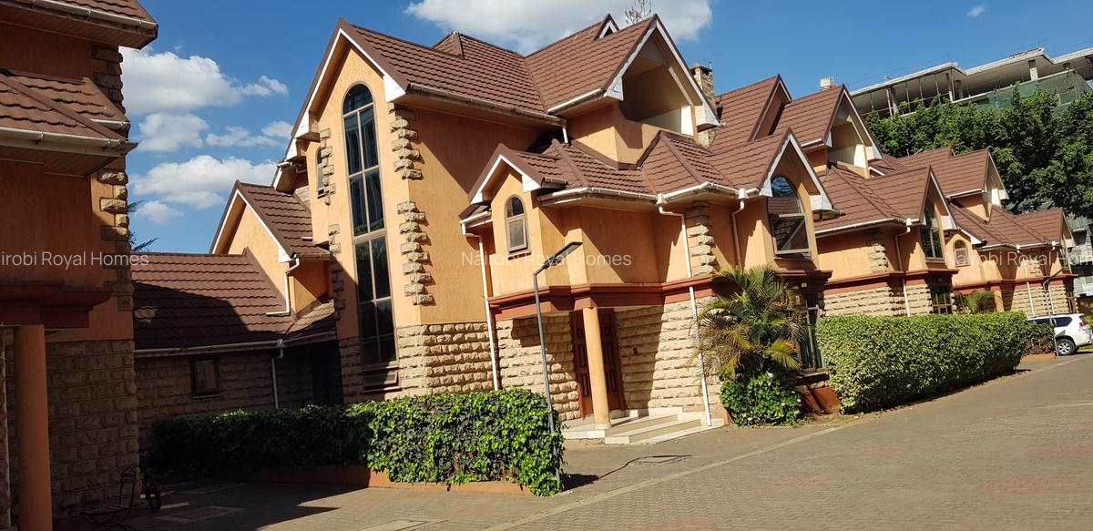 5 Bed Townhouse with En Suite at Lavington Road - 1