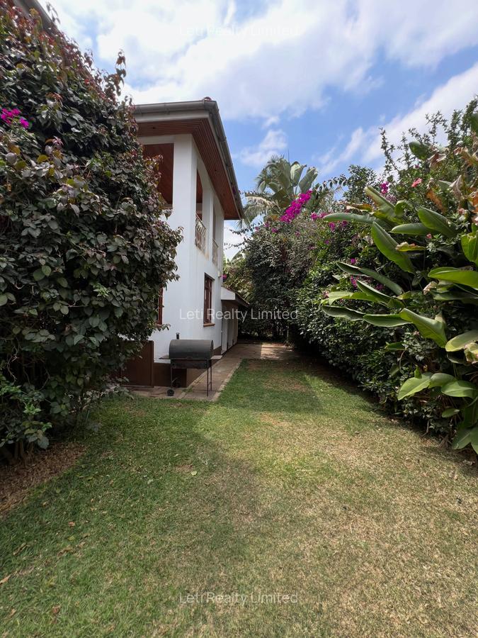4 Bed Villa with En Suite in Lavington - 2