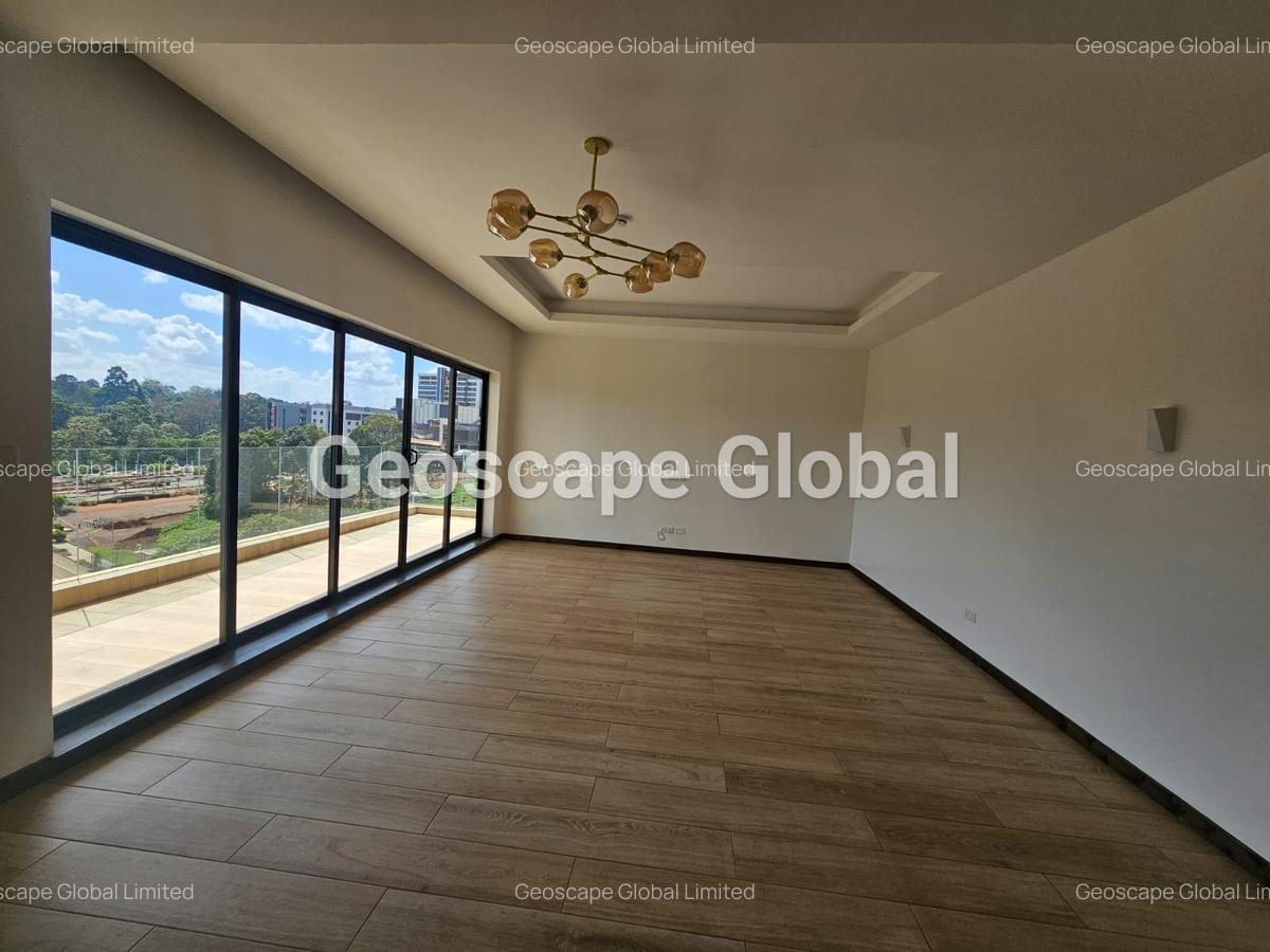 3 Bed Apartment with En Suite in Rosslyn - 3