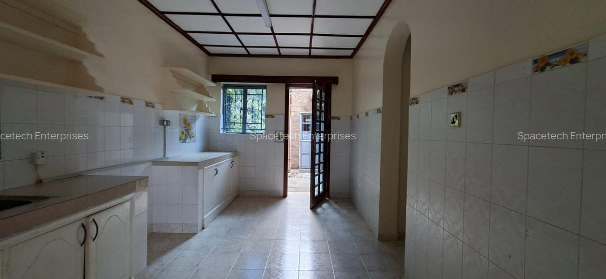 5 Bed House with En Suite in Runda - 18