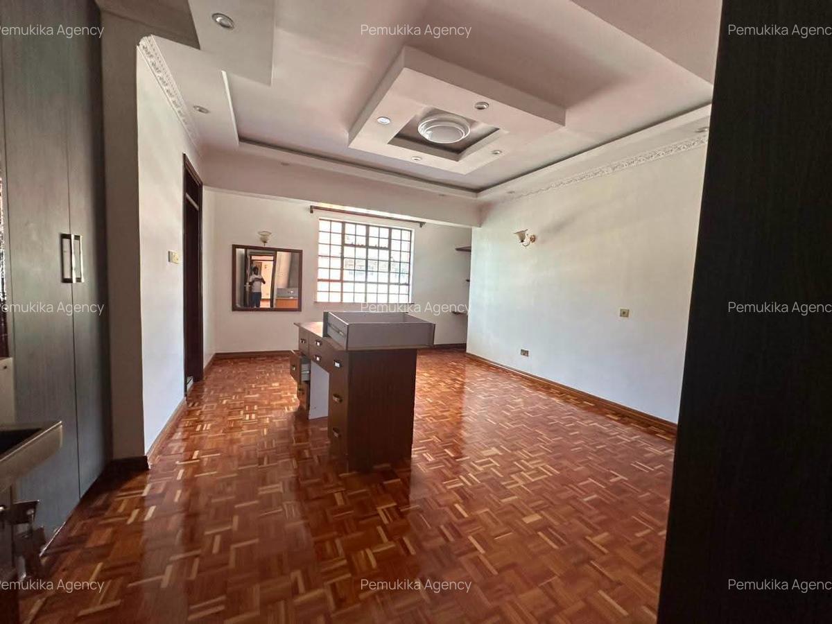 5 Bed Townhouse with En Suite in Runda - 4