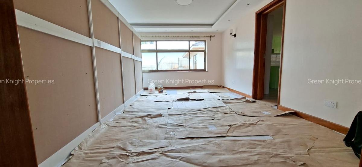 4 Bed House with En Suite in Nyari - 11