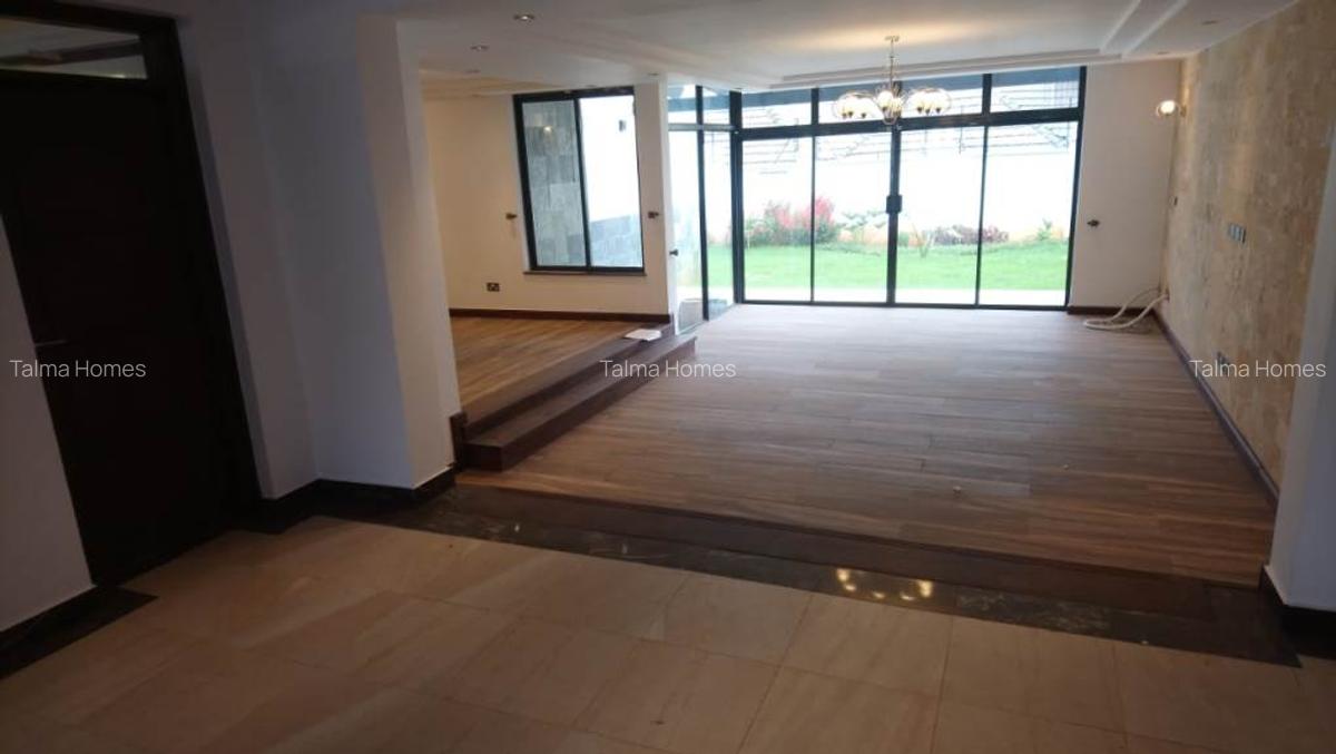 5 Bed Townhouse with En Suite at Lavington Green - 3