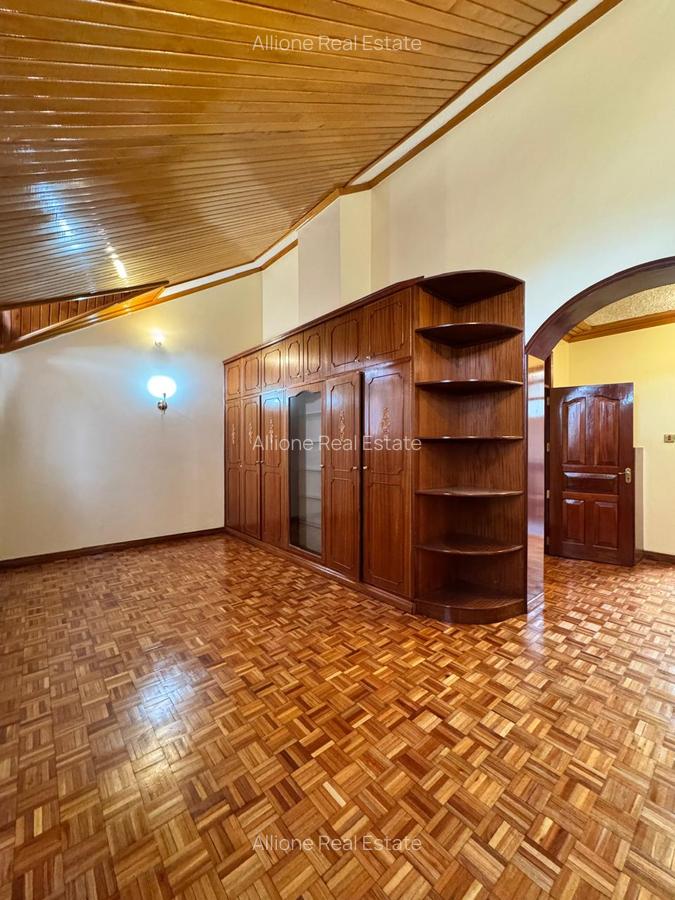 4 Bed House at Near Giraffe Centre - 15