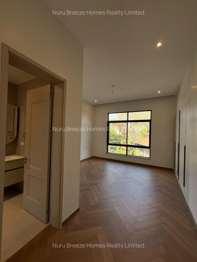 5 Bed Townhouse with En Suite in Lavington - 18
