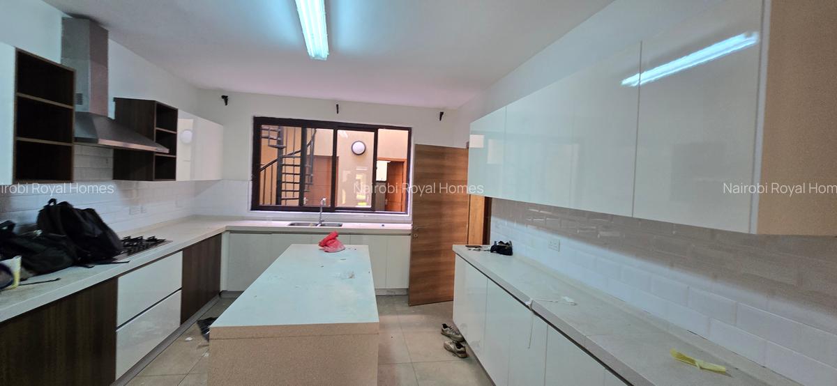 5 Bed Townhouse with En Suite at Lavington Off Convent Drive - 9