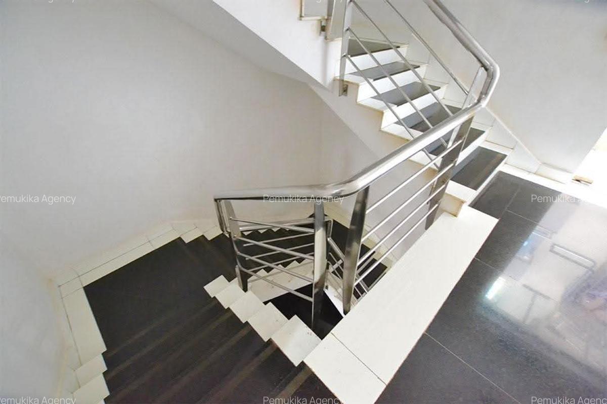 3 Bed Apartment with En Suite in Riverside - 4