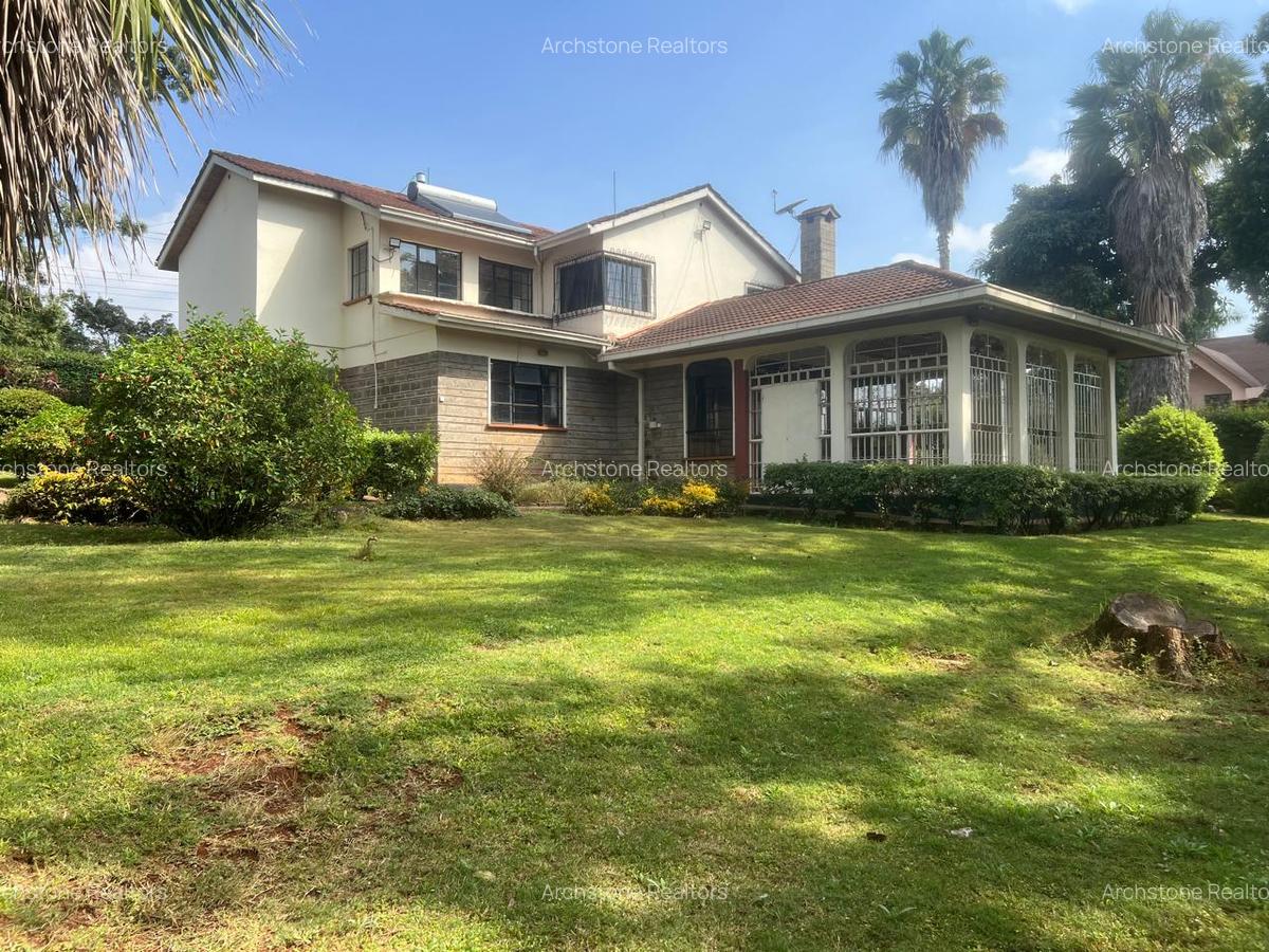5 Bed House with En Suite in Runda - 1