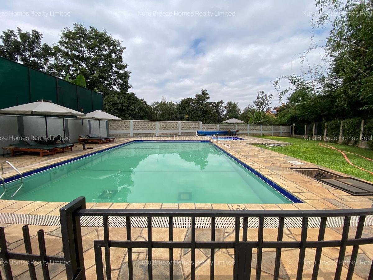 4 Bed Townhouse with En Suite in Ridgeways - 19