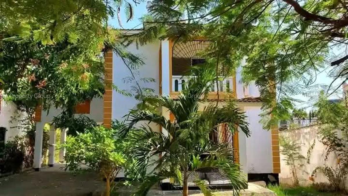 3 Bed Townhouse with En Suite at Greenwood Drive - 3