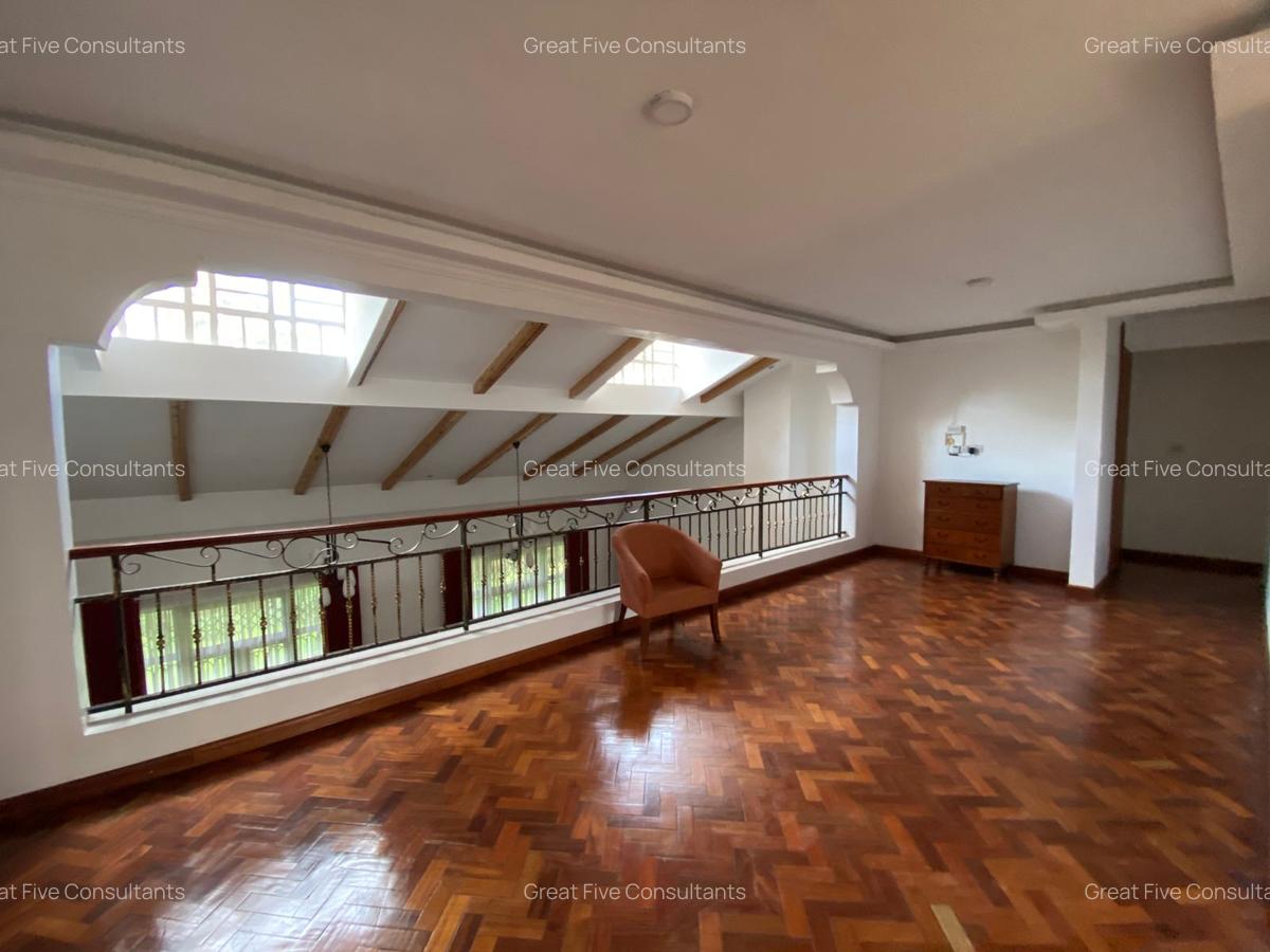 5 Bed House with En Suite in Runda - 9