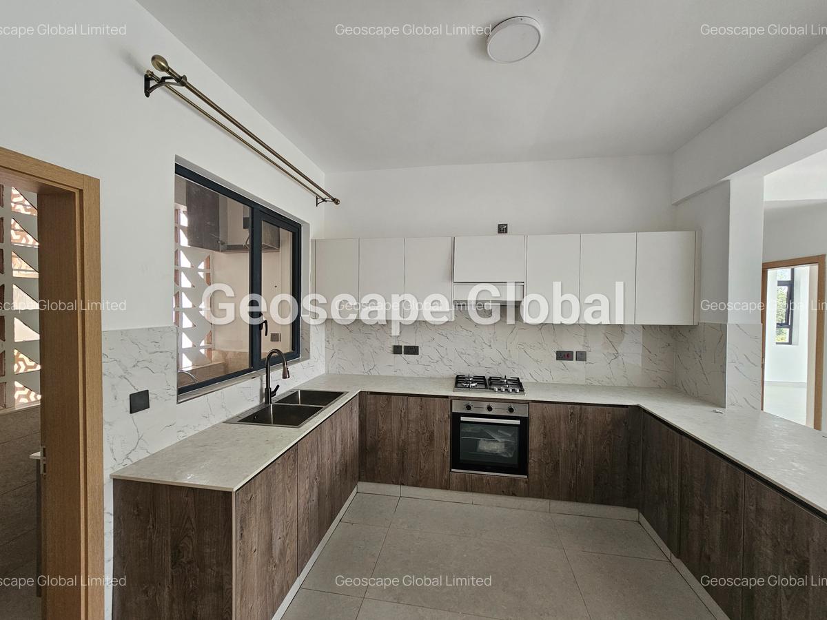 2 Bed Apartment with En Suite in Brookside - 4