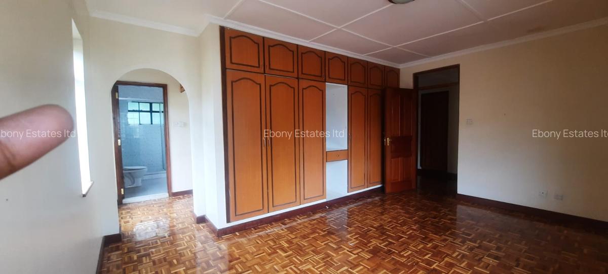 5 Bed Townhouse with En Suite in Lavington - 2