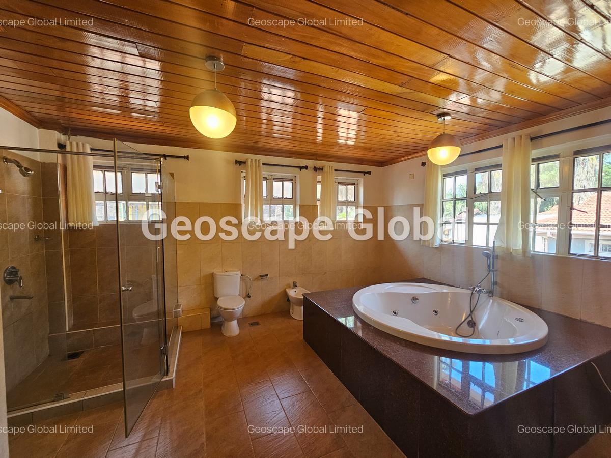 5 Bed House with En Suite in Runda - 3