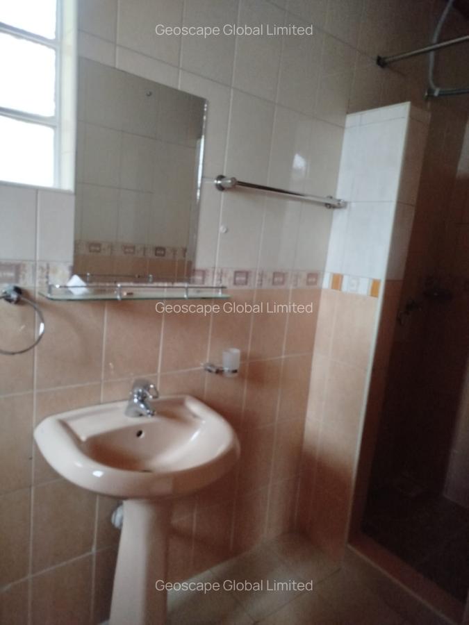 5 Bed House with En Suite in Lavington - 4