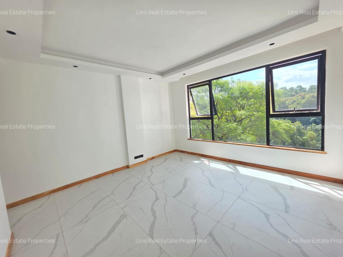 Serviced 2 Bed Apartment with En Suite in Spring Valley - 19