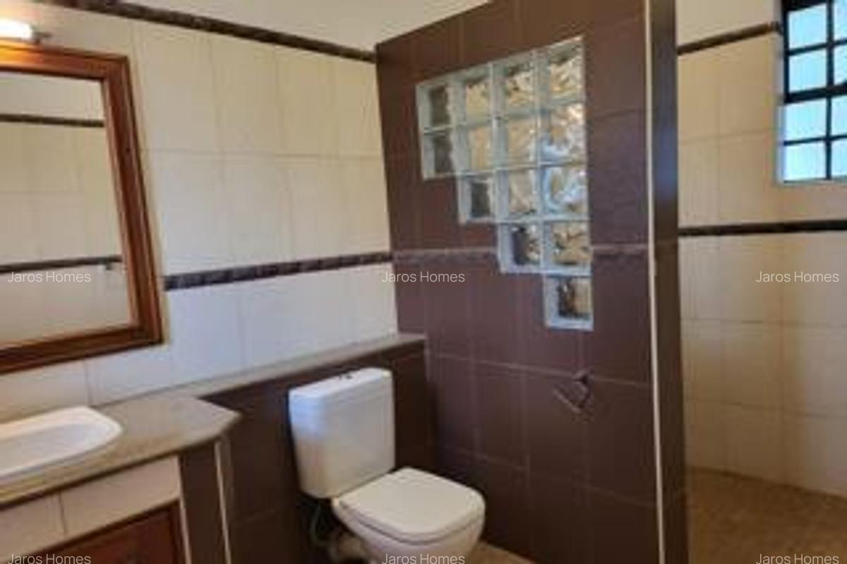4 Bed Townhouse with En Suite at Peponi Road - 15