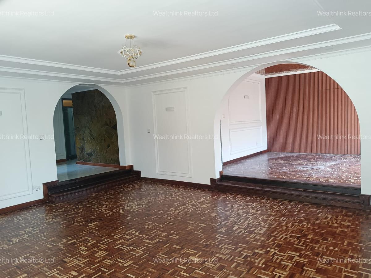 5 Bed House with En Suite at Garden Estate - 15