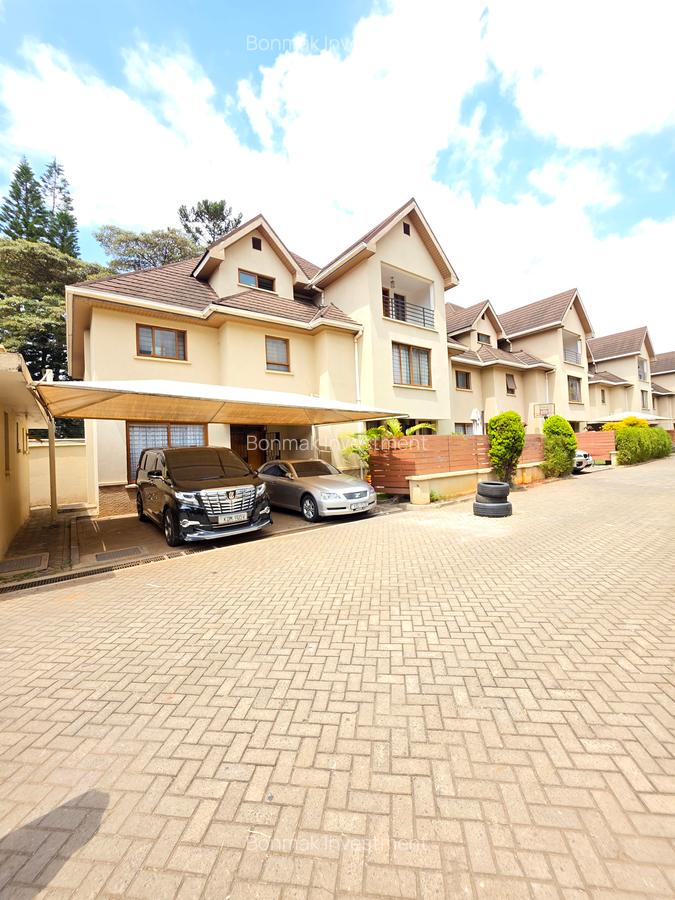 5 Bed Townhouse with En Suite at Lavington Green - 1
