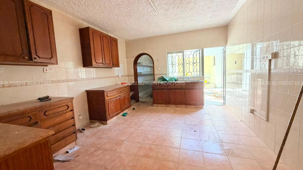 4 Bed Townhouse with En Suite in Westlands Area - 3