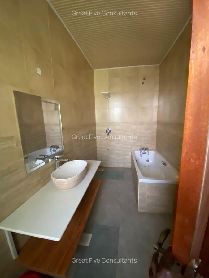 5 Bed House with En Suite in Runda - 19
