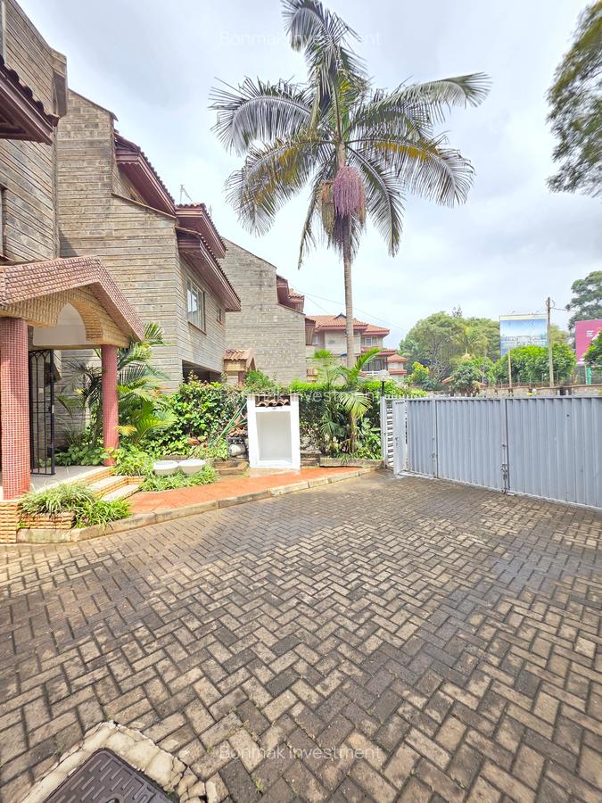 4 Bed Townhouse with En Suite at Lavington Green - 20