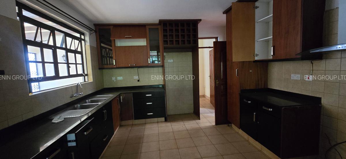 4 Bed Townhouse with En Suite at Off James Gichuru - 6