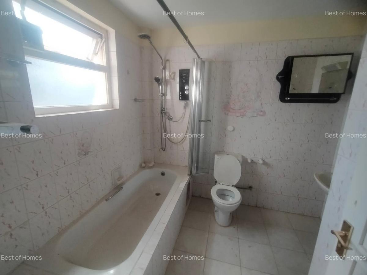 4 Bed House in Lavington - 5