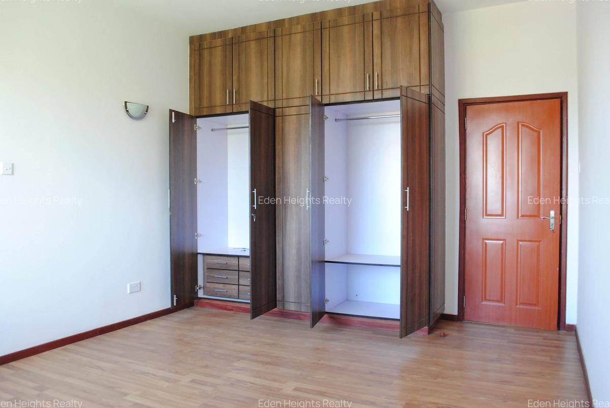 3 Bed Apartment with En Suite in Riverside - 9