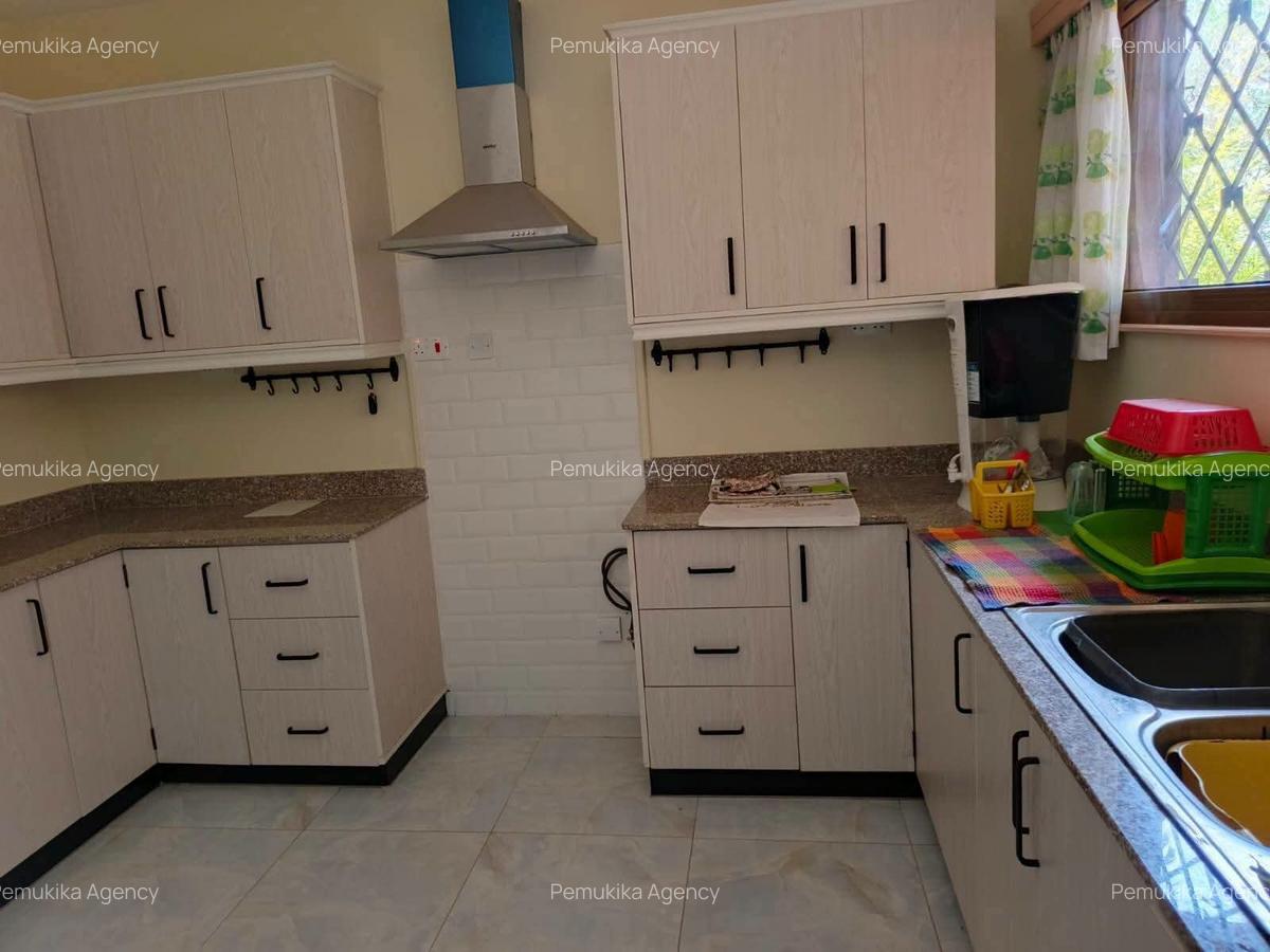 3 Bed House with En Suite in Lavington - 12