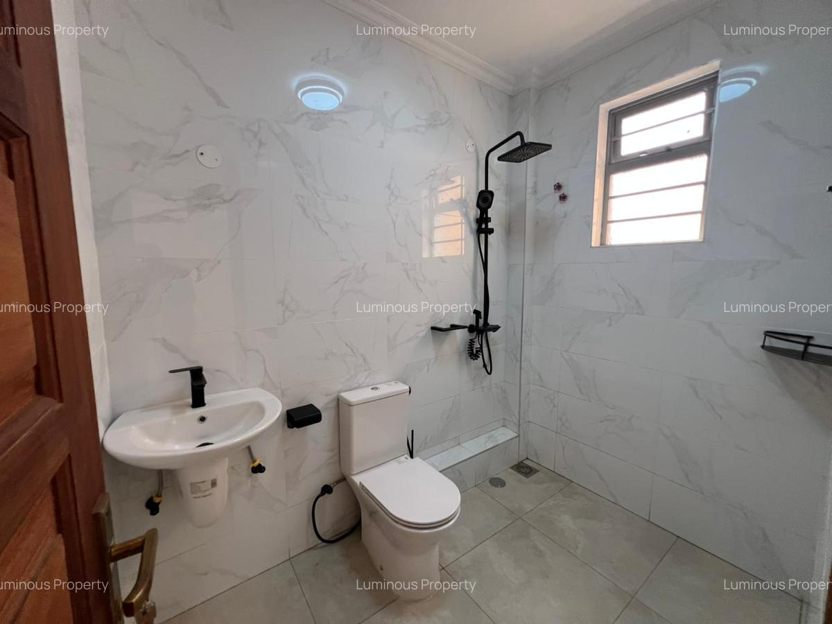 4 Bed House with En Suite at Membley - 6