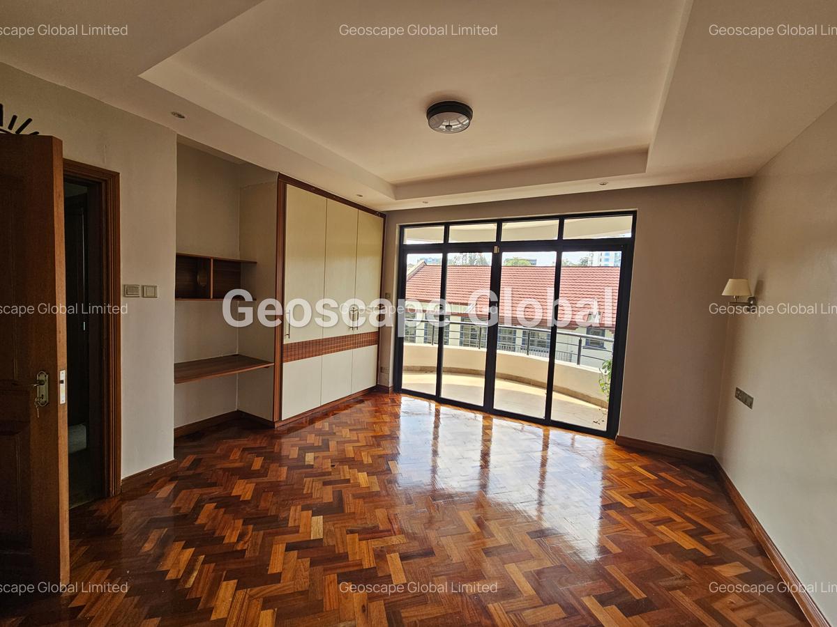4 Bed Apartment with En Suite in Riverside - 9