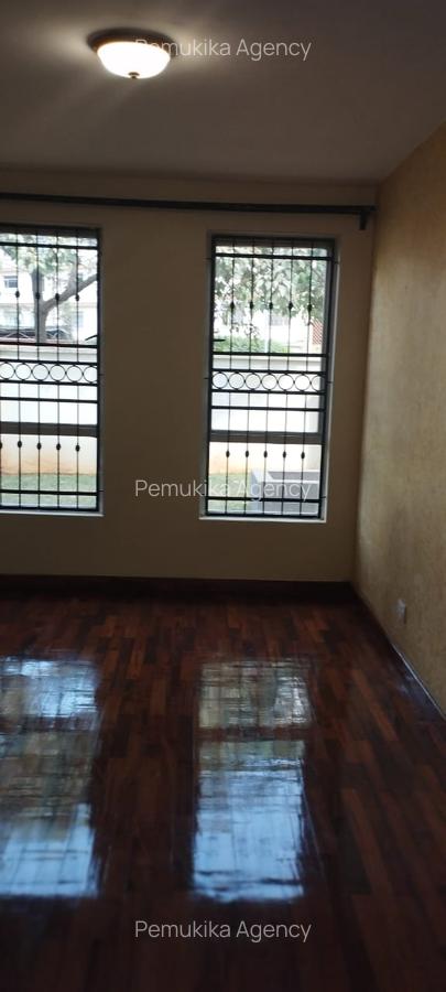 6 Bed Townhouse in Valley Arcade - 6