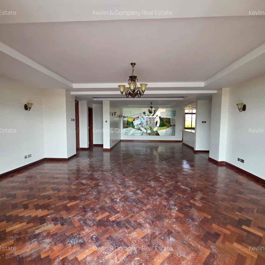 3 Bed Apartment with En Suite in Riverside - 2
