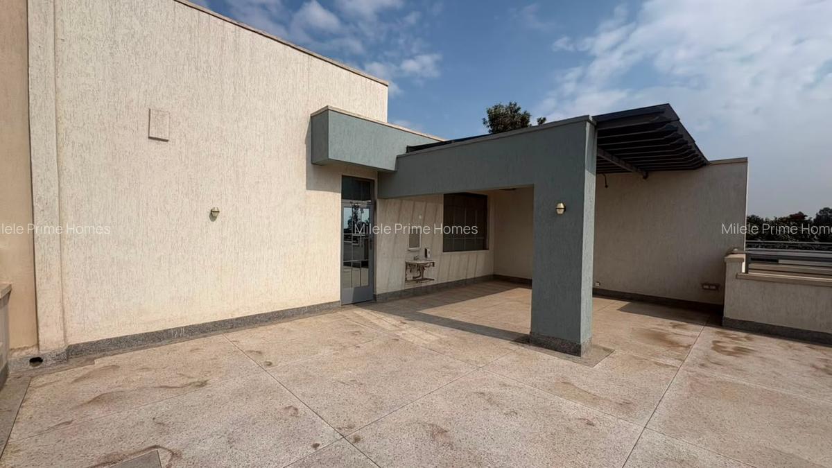 4 Bed Villa with En Suite at Garden Estate - 2