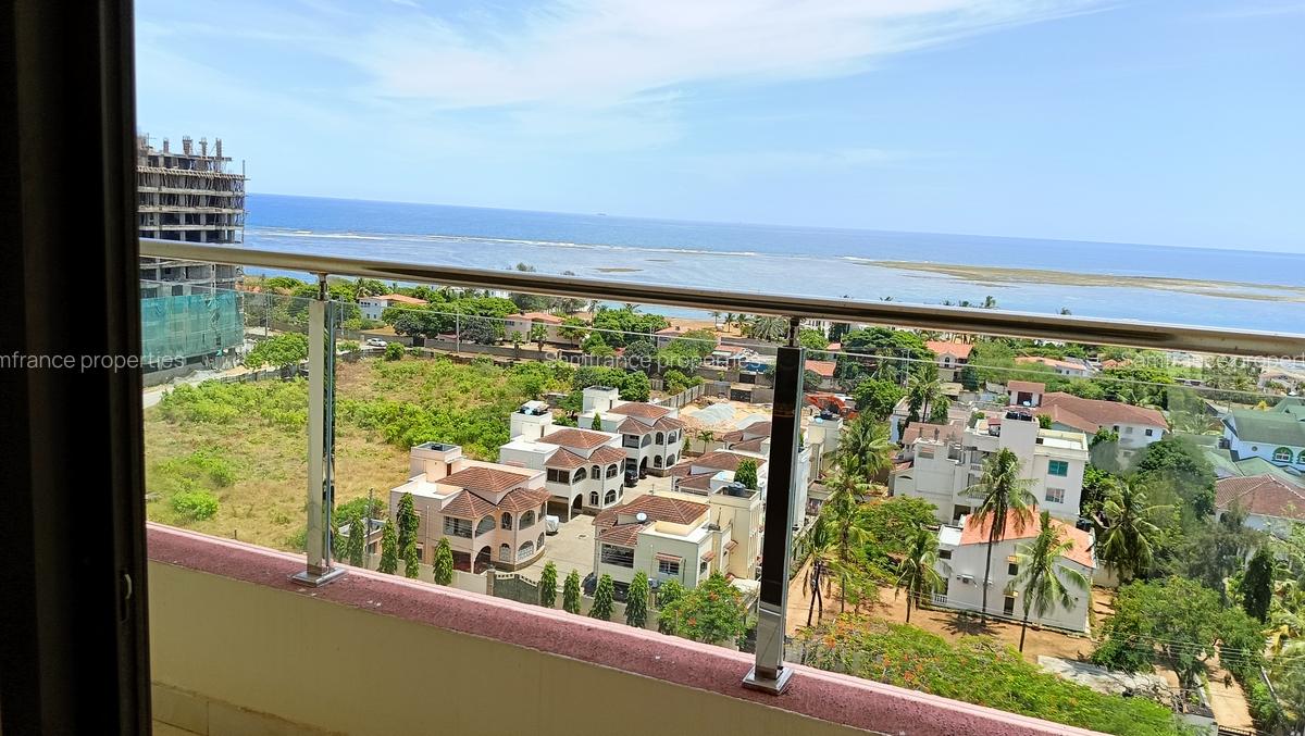3 Bed Apartment with En Suite at 3Rd Avanue - 6