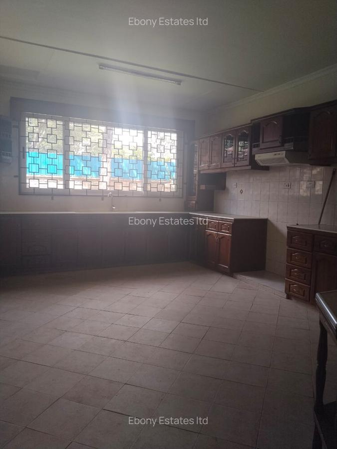 5 Bed Townhouse with En Suite in Lavington - 16