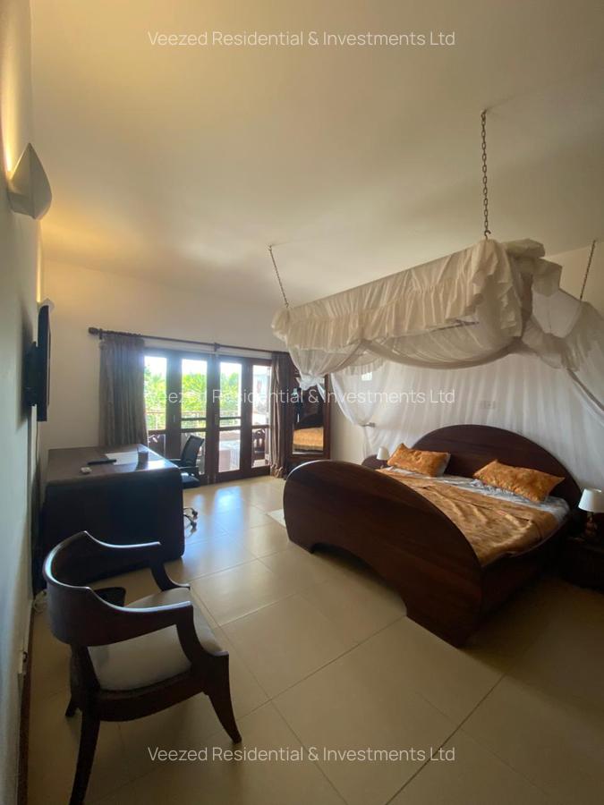 Furnished 3 Bed Apartment with En Suite in Nyali Area - 8
