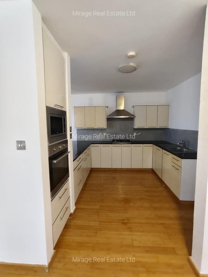 3 Bed Apartment with En Suite in Garden Estate - 19