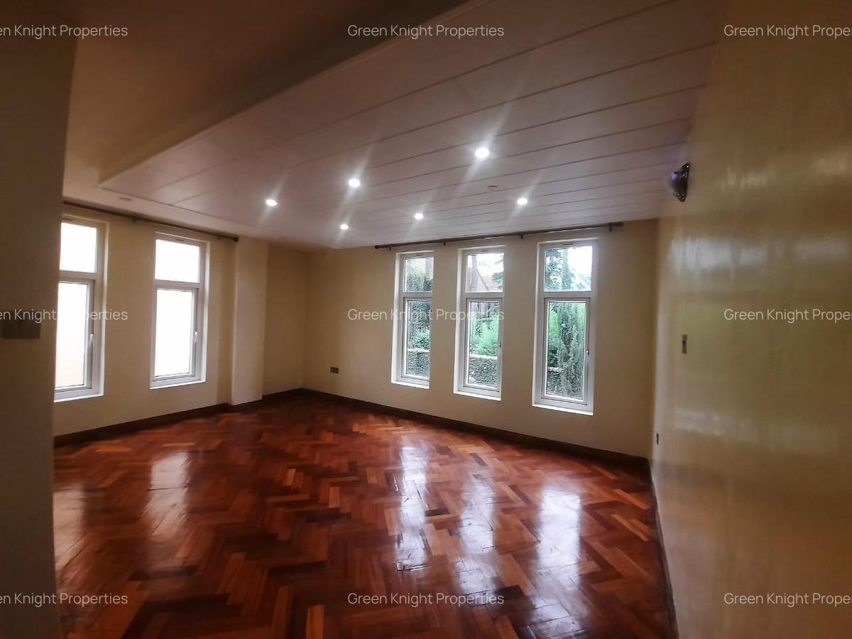 5 Bed Townhouse with En Suite in Lavington - 13