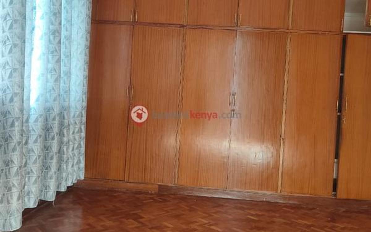 6 Bed Townhouse with En Suite at Lavington - 5