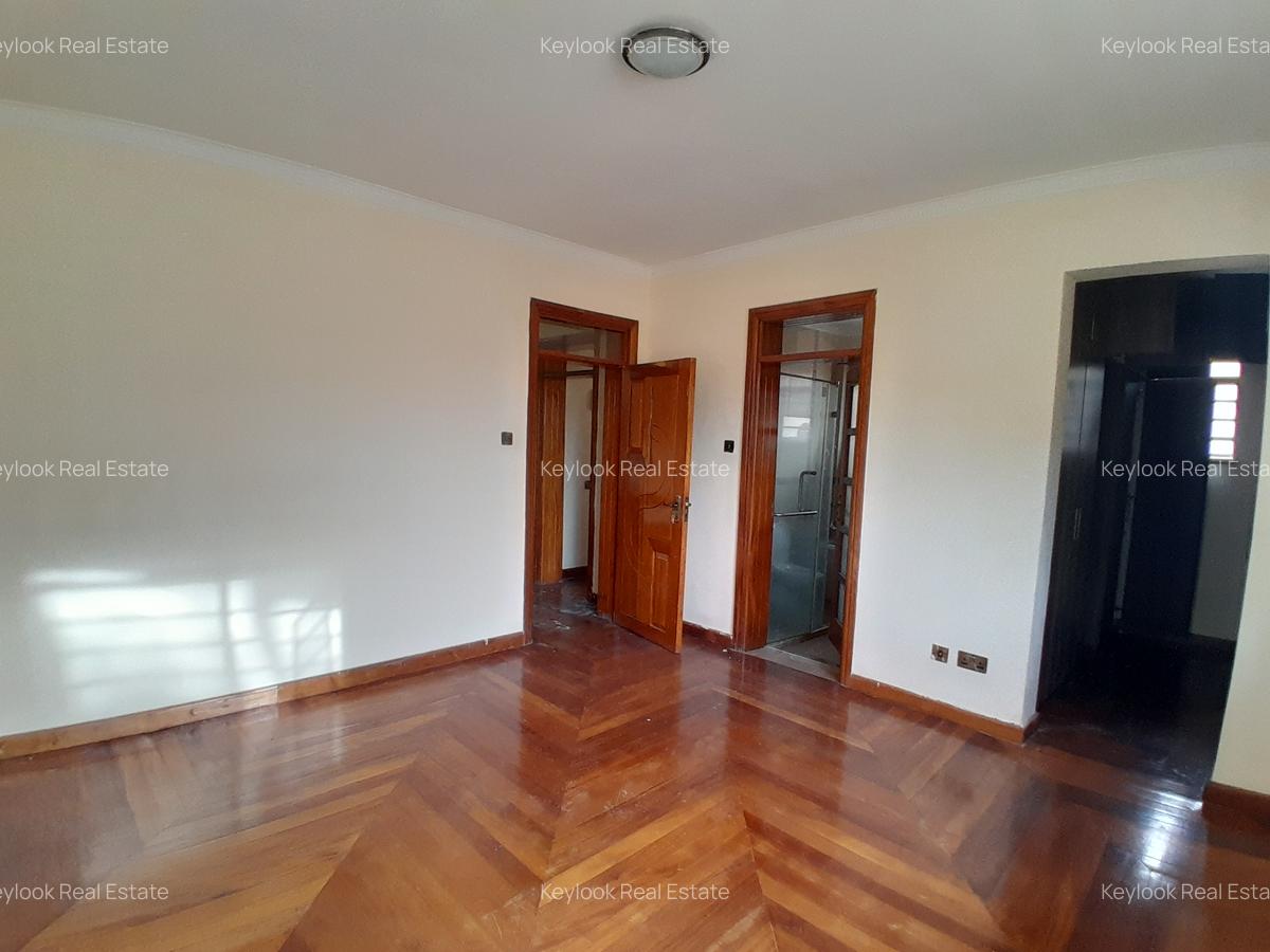 5 Bed Townhouse with En Suite at Lavington - 10