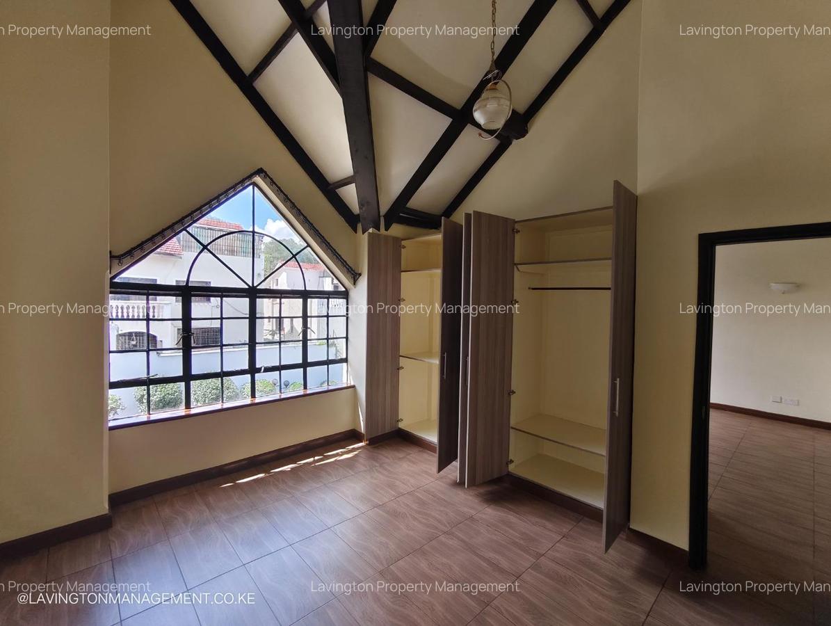 5 Bed Townhouse with En Suite at Lavington Green - 17